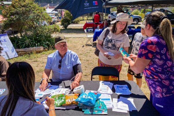 Equipo del CESFAM San Pedro llevó atenciones de salud a la Laguna Grande
