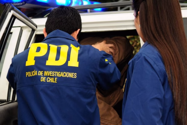 "Federico Astete Catrileo, presunto líder de la Resistencia Mapuche Lafkenche, fue detenido por la PDI en Cañete. Se le vincula a ataques violentos en la Macrozona Sur."