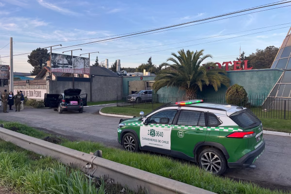 Mujer fue baleada en la cabeza y espalda en las afueras de un motel en Coronel: permanece en riesgo vital